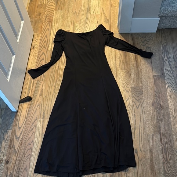 Elegant Black Evening Dress - Picture 5 of 6